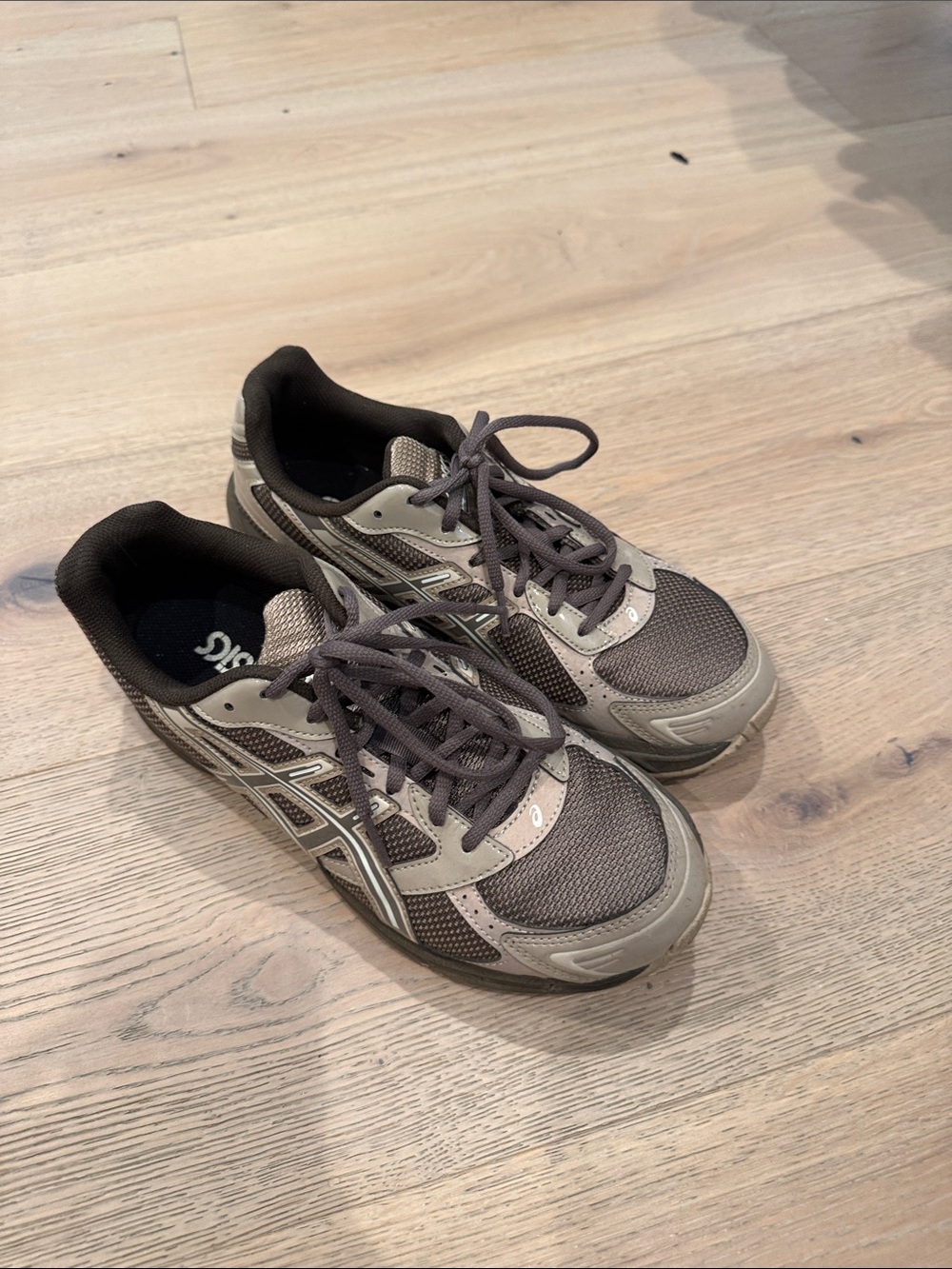 ASICS men’s  Gray/Brown Mesh Running Shoes size 7.5 neutral fall sneaker